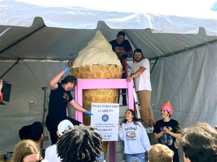 What is the world record for the biggest ice cream?