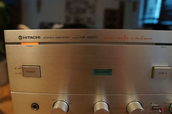 What kind of amplifier is the Hitachi ha-6800?