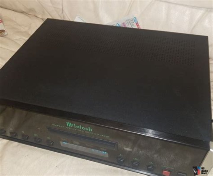 What kind of CD player does McIntosh have?