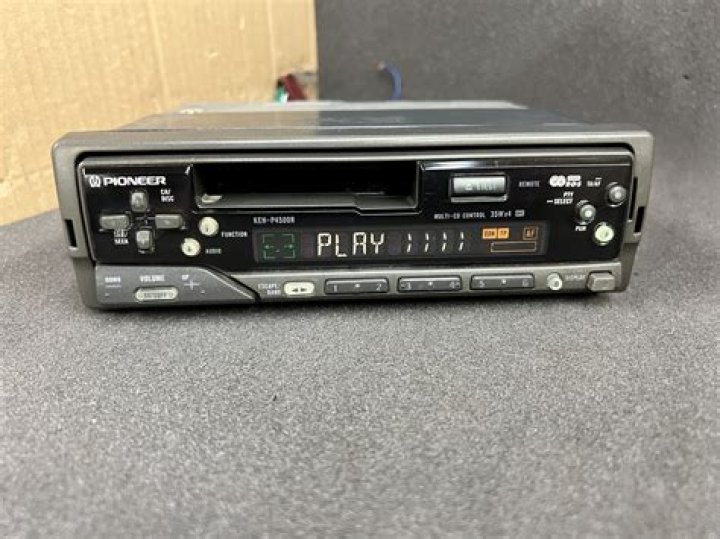 What kind of CD player does pioneer have?