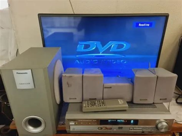 What kind of DVD player does Panasonic HT SA75 have?
