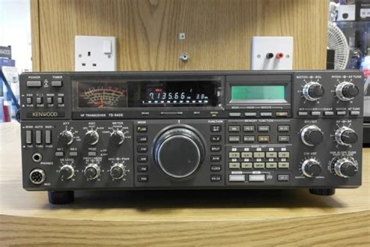 What kind of radio does Kenwood ts-940sat have?
