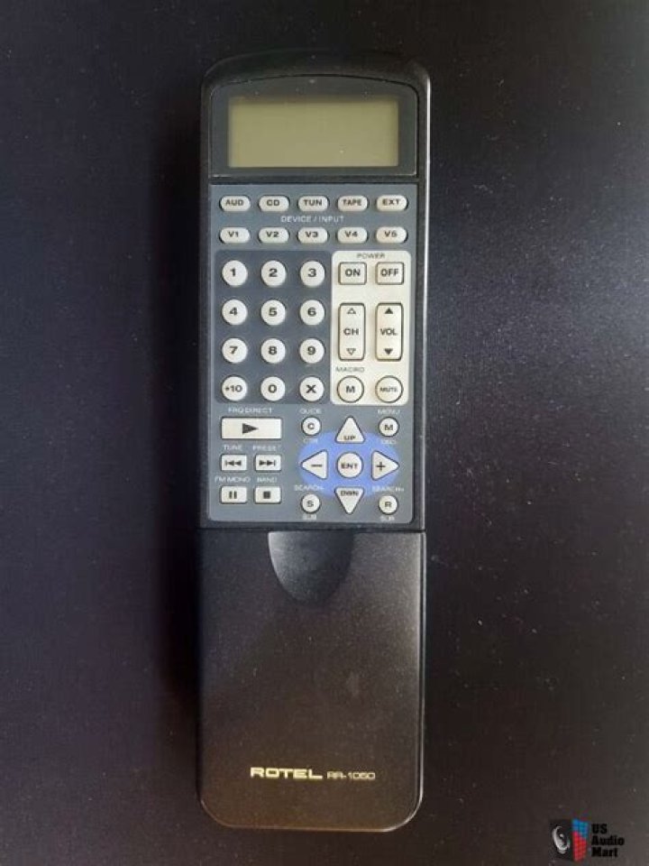 What kind of remote control does RSX 1067 have?
