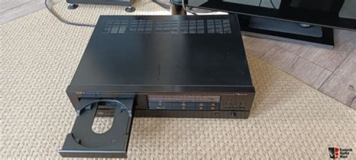 What kind of sound does Nakamichi CD player 4 make?