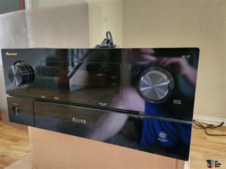 What kind of sound does the Pioneer Elite sc-07 have?