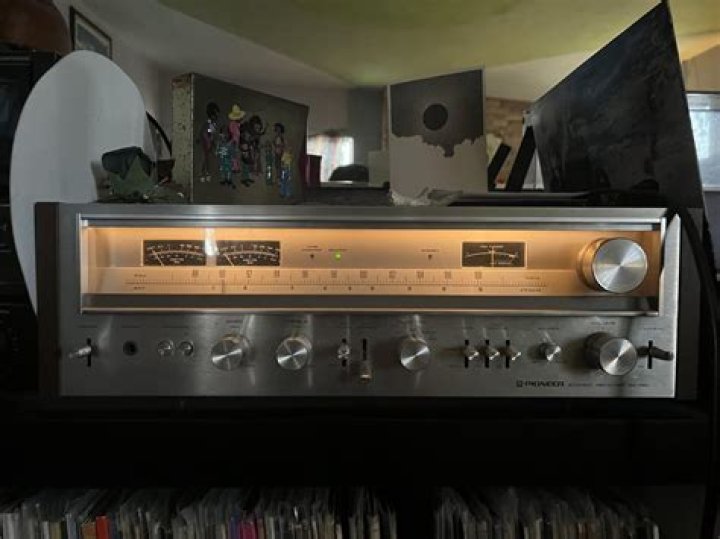 What kind of speakers does a pioneer sx-780 use?