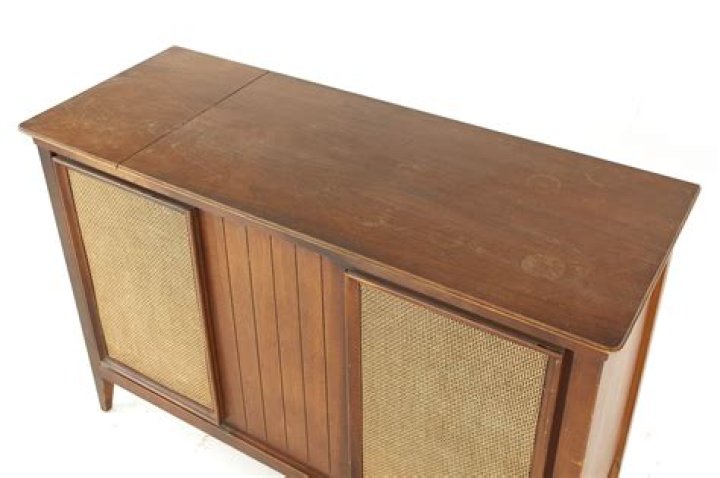 What kind of stereo console does Zenith have?