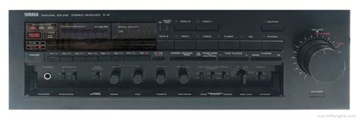 What kind of stereo does a Yamaha R-8 have?
