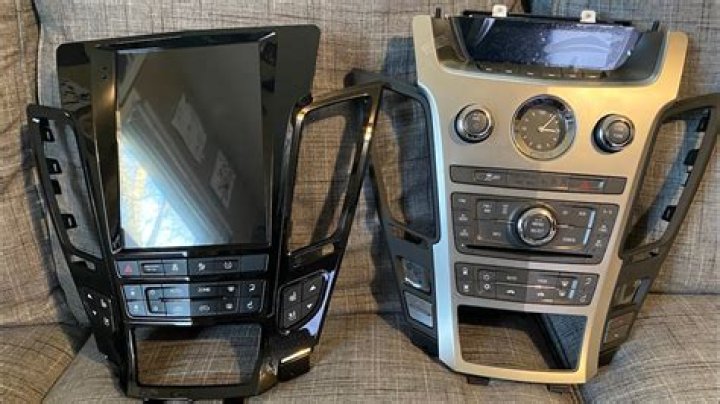 What kind of stereo system does a Cadillac CTS have?