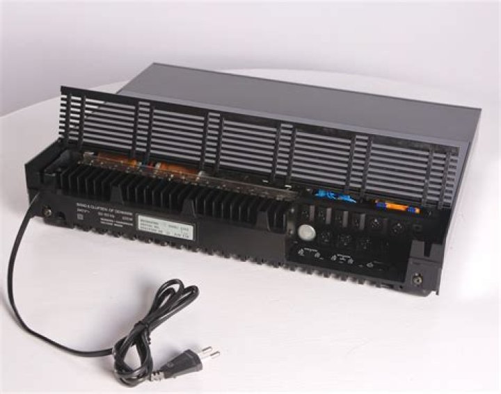 What kind of tuner does Beomaster 7000 have?