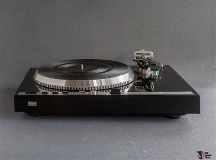 What kind of turntable was the Sansui SR 838?