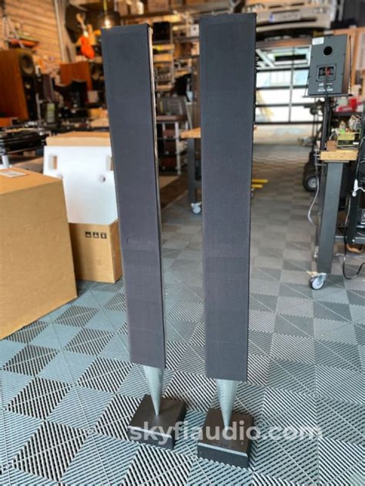What makes a Beolab 8000 active loudspeaker so good?