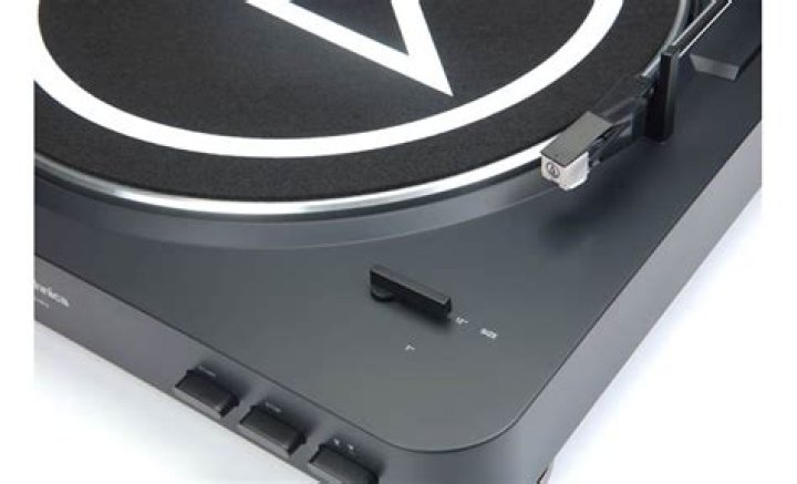 What makes an at-lp60 fully automatic turntable work?