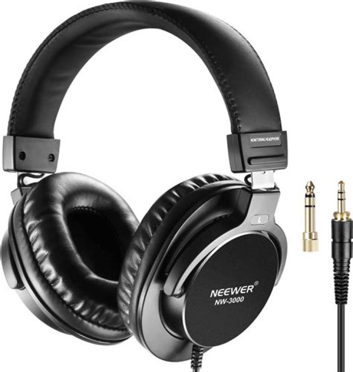 What makes neewer NW 3000 closed studio headphones so comfortable?