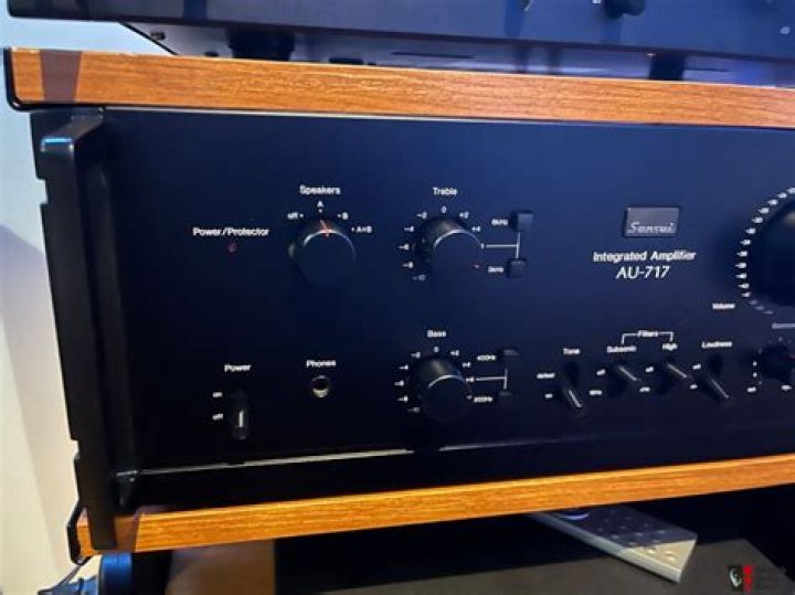 What makes the Sansui AU-717 integrated amplifier so special?