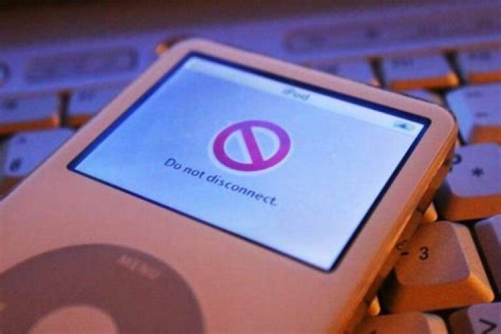 What should I do if my iPod says do not disconnect?