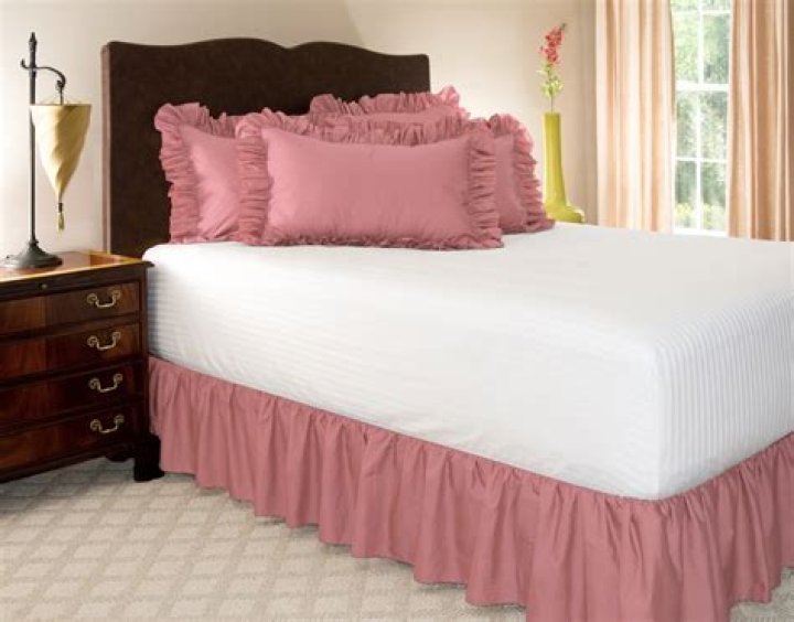 What sizes do bed skirts come in?