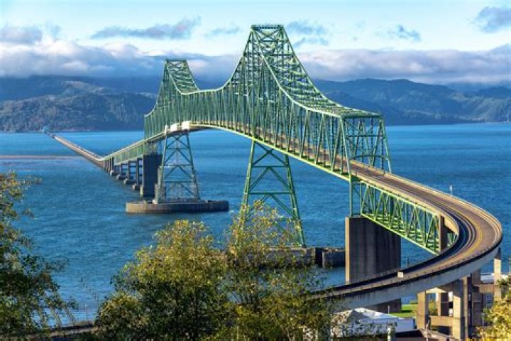 What state has the most bridges in the United States?