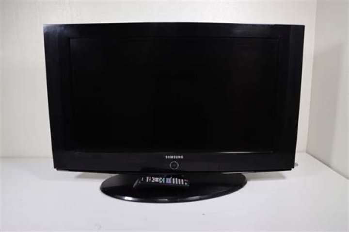 What was the first Samsung flat screen TV?