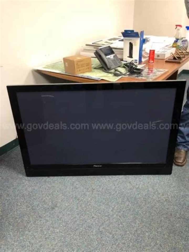 When did Pioneer stop making plasma TV?