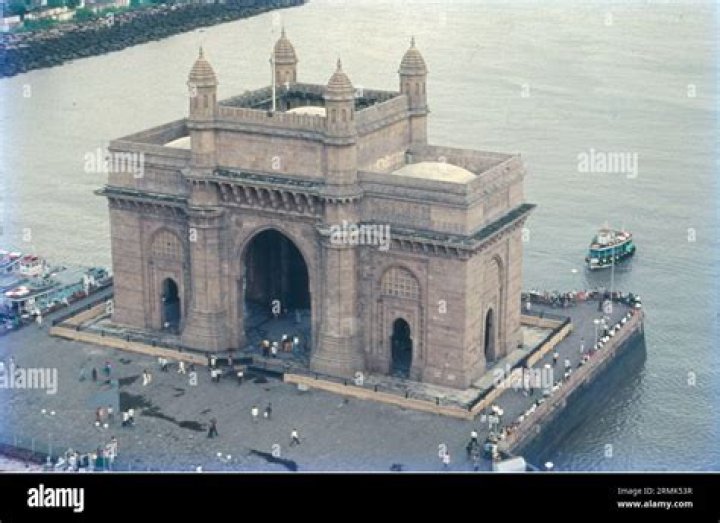 When was Gateway of India built completely?