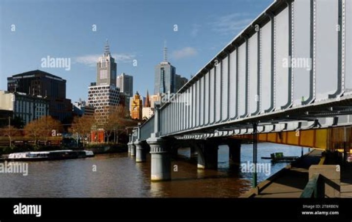 When was the Sandridge railway bridge in Melbourne built?