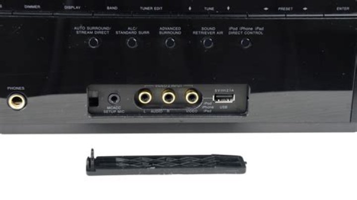 Where is the microphone on the pioneer VSX 821?