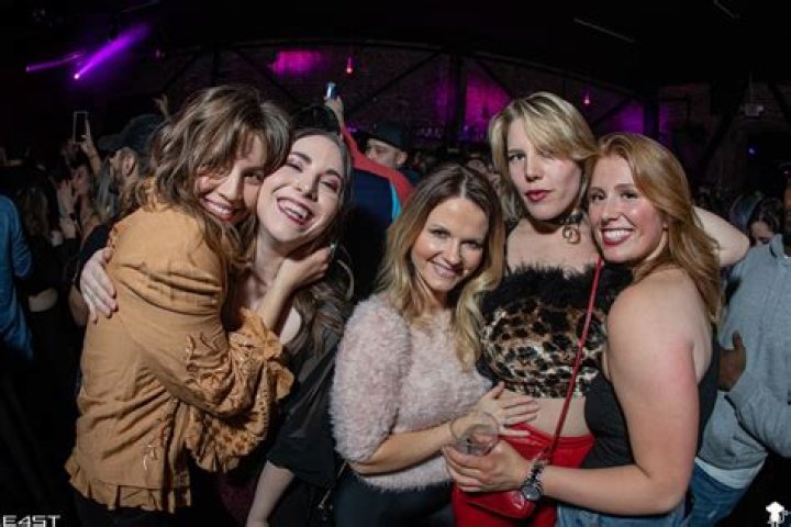 Where to pick up and date girls in Portland Oregon?