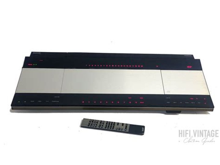 Who was the designer of the BeoCenter 9000?