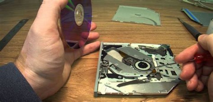 Why are 6 CDs stuck in the CD changer?