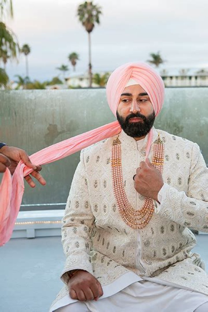 Why do Sikh wear white?