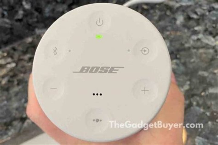 Why does my Bose speaker keep turning off?