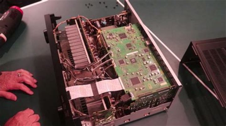 Why does my pioneer receiver keep flashing ue22?