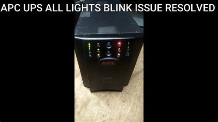 Why does UPS blink green and red?