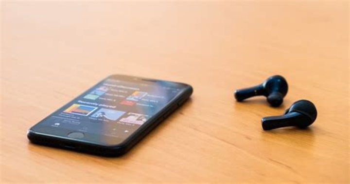 Why is my Bluetooth speaker not pairing with my phone?